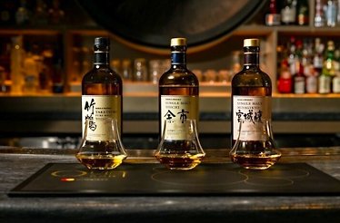 Enjoy a delectable appetizer and seasonal whiskey at Quin Bar with Priceless