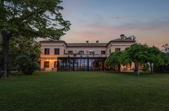 The exterior of  Magnolia restaurant in Cesenatico