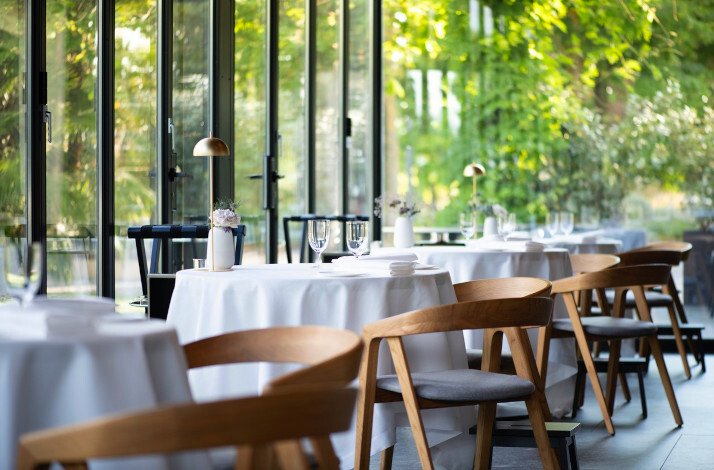 The interior of Magnolia restaurant in Cesenatico with panoramic windows