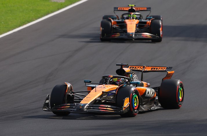 McLaren bolides on the track.