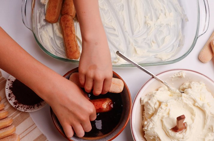 A child making tiramisu at a chef-led masterclass at Eataly Flatiron.